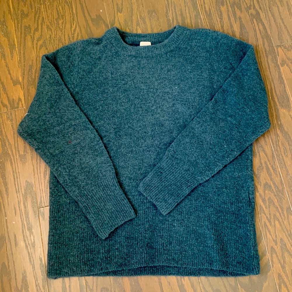 H&M sweater. Soft and comfy. Size M. 12% wool.